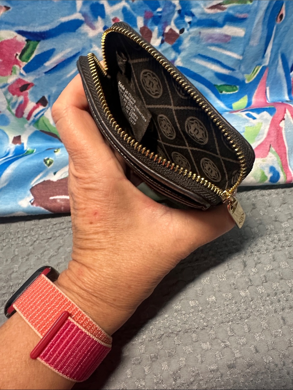 Nanette Lepore Black Pebbled Leather Zip Card Case with Gold Logo NWT - Picture 2 of 5